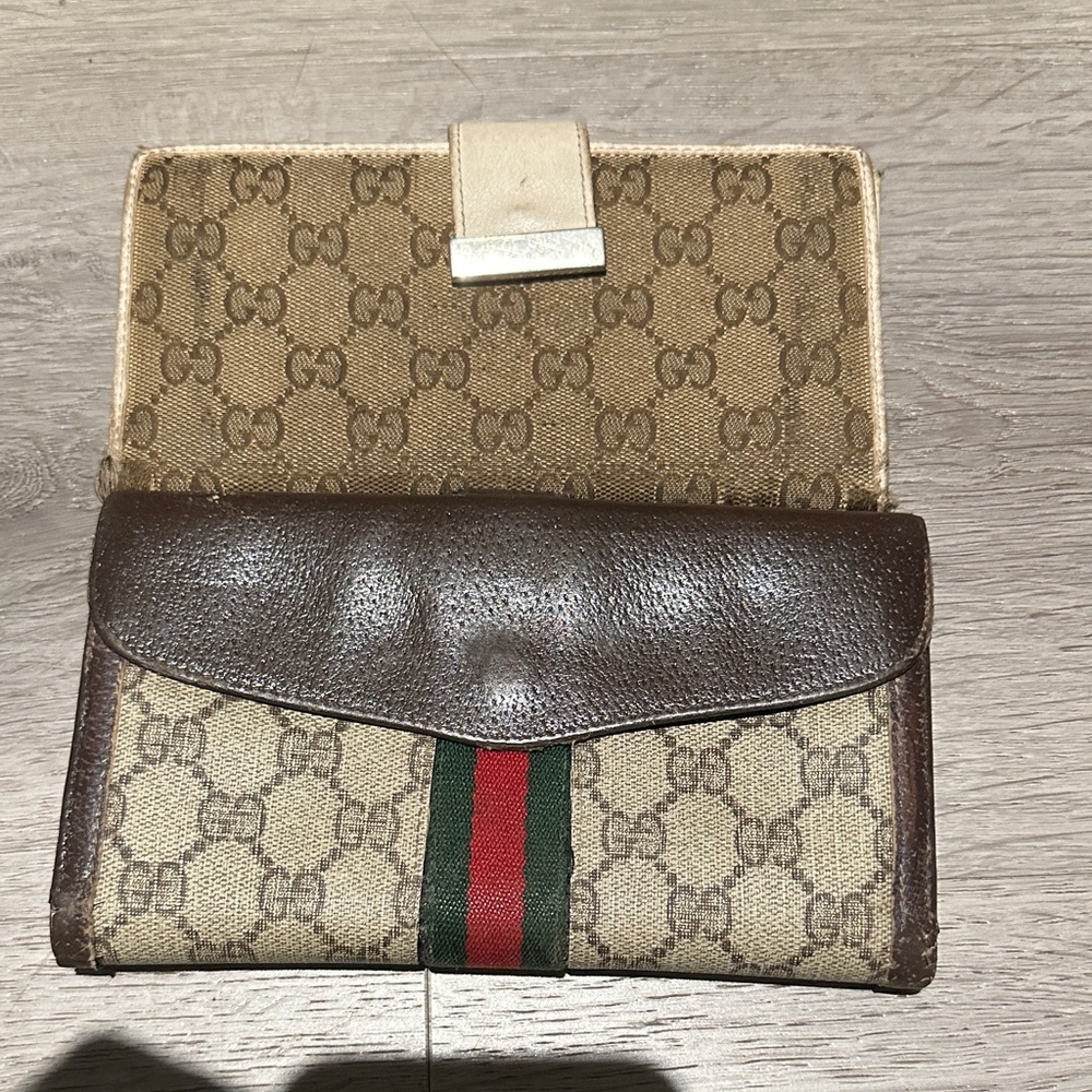 Designer Wallet Set with Signature Patterns - Picture 2 of 12